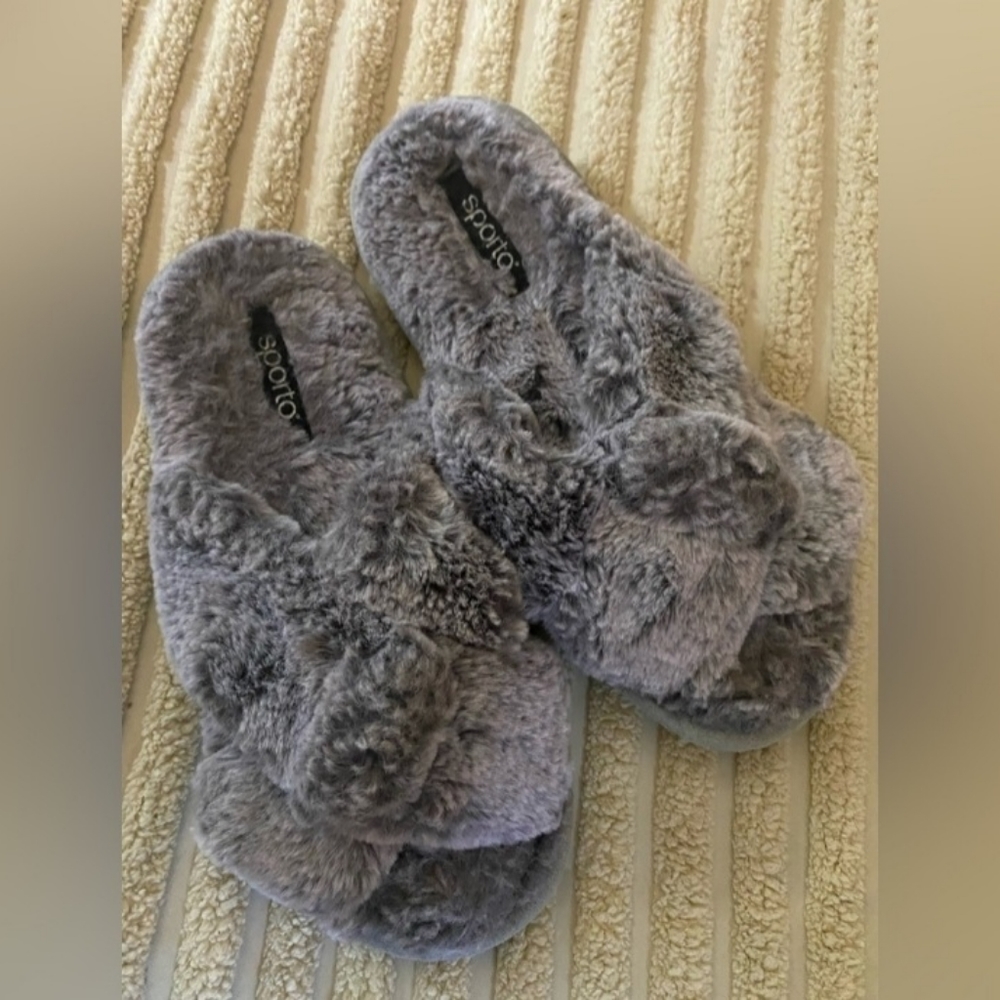 SPORTO Grey Fur Slides - Picture 4 of 6